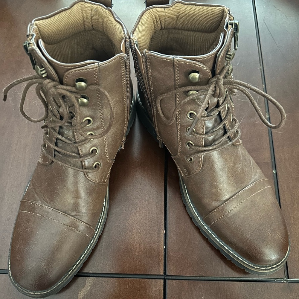 Men’s brown boots, worn only once!